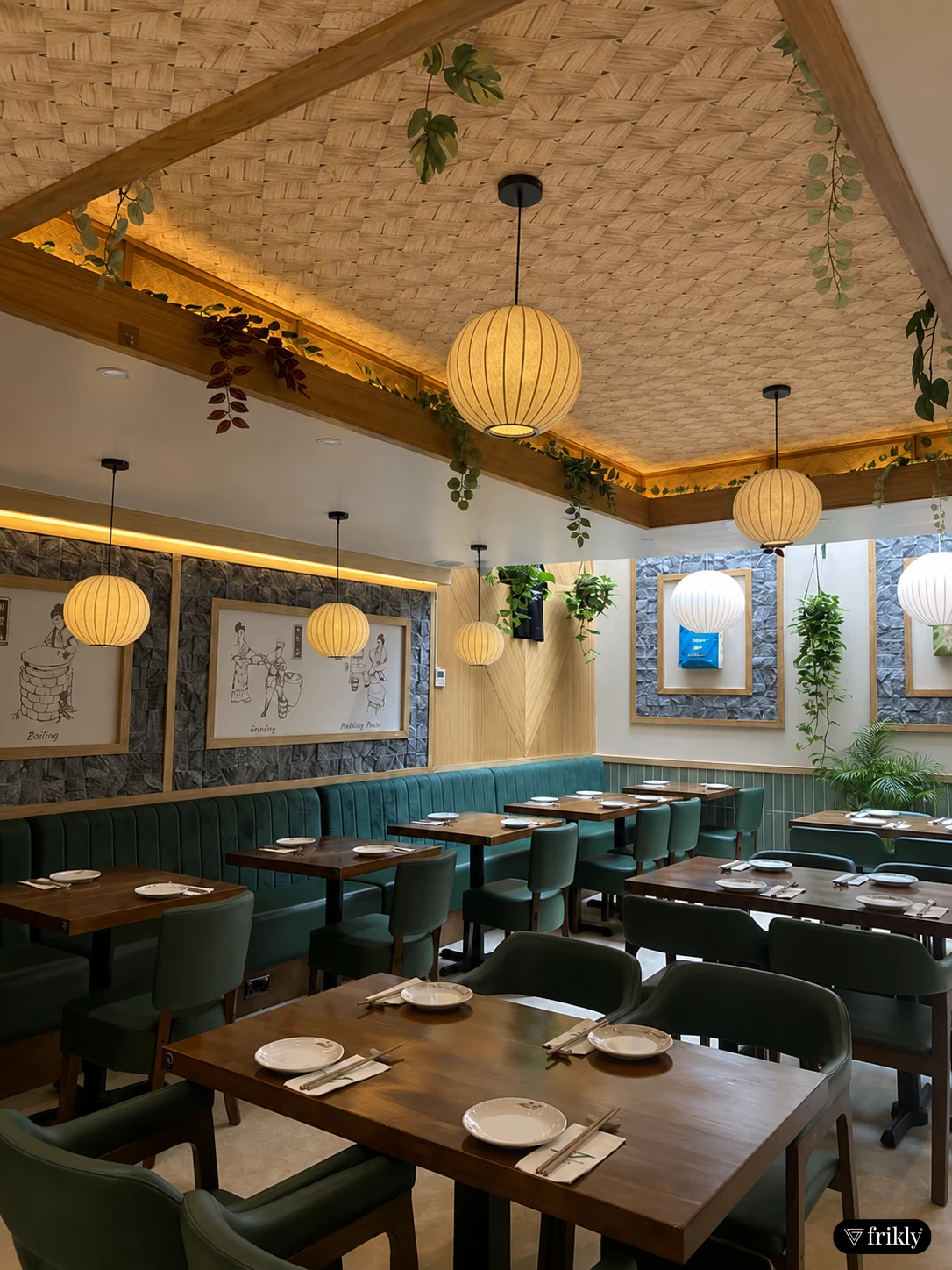 Natural Cane Laminate Ceiling Design for Modern Café & Restaurant Interiors